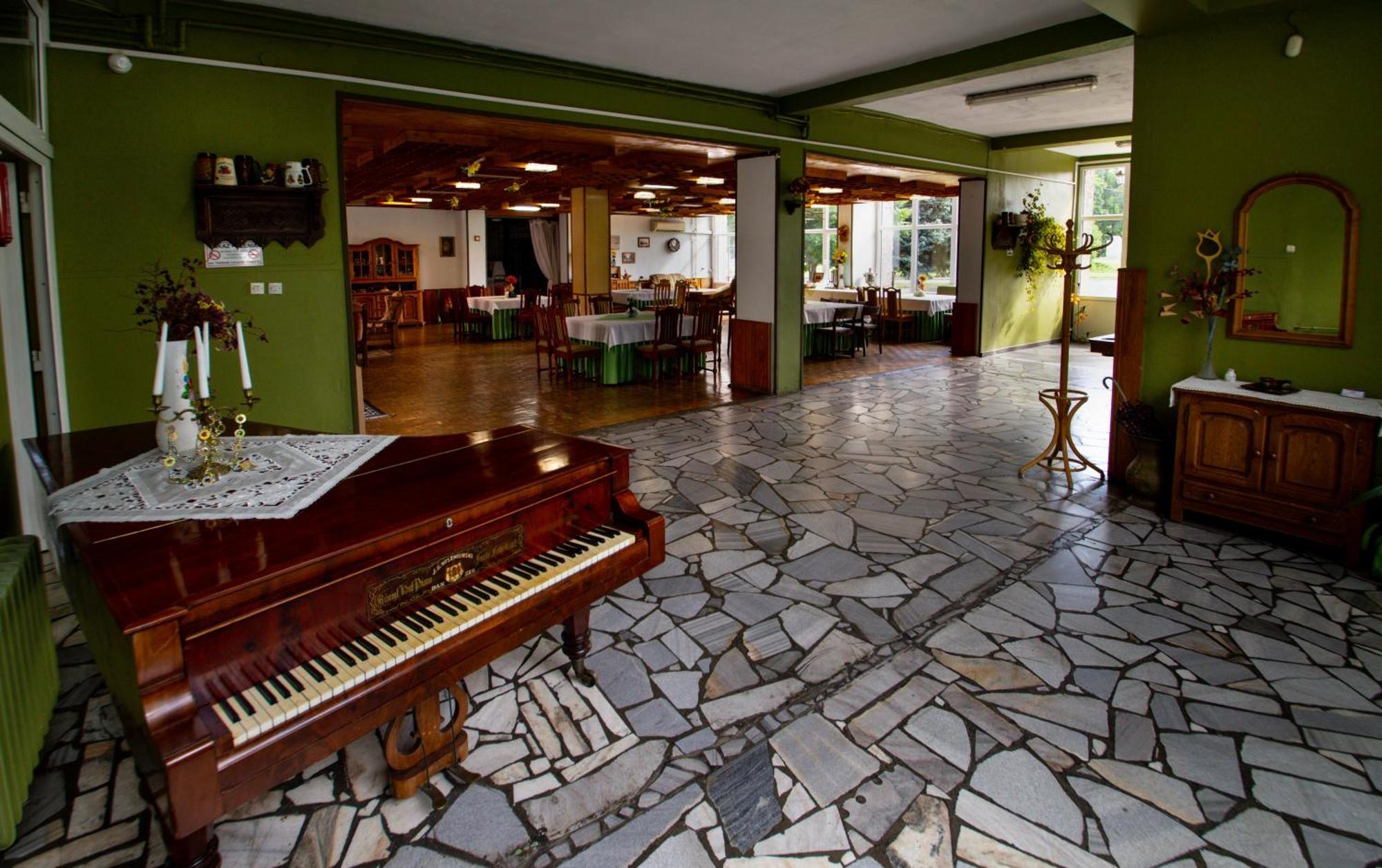 Zajazd Grodek Bujak Robert Naclegi I Restauracja Grodkow  ภายนอก รูปภาพ